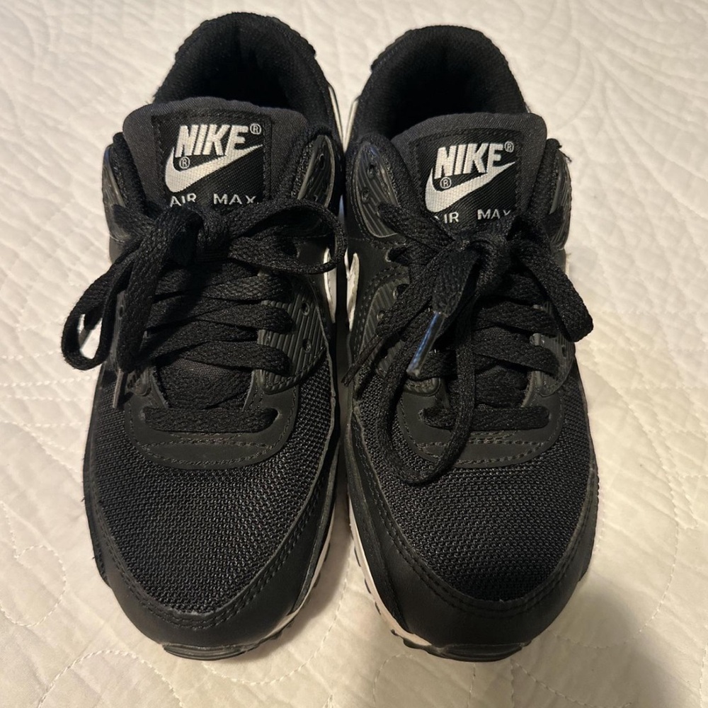 I’m selling these air max 90 they’re black and white and like brand new !